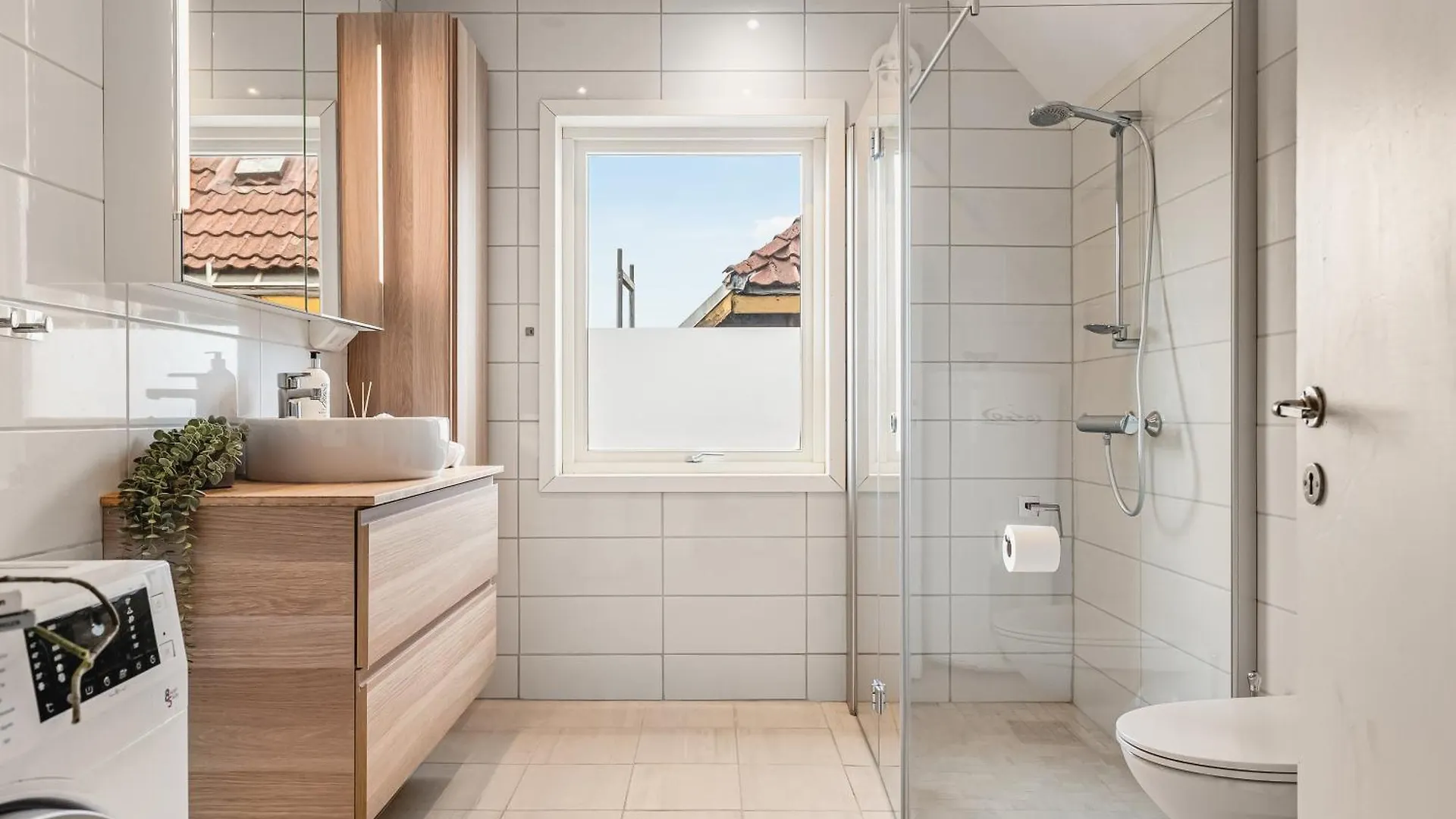 Dinbnb Homes I 700M To Bryggen & Street Parking Bergen